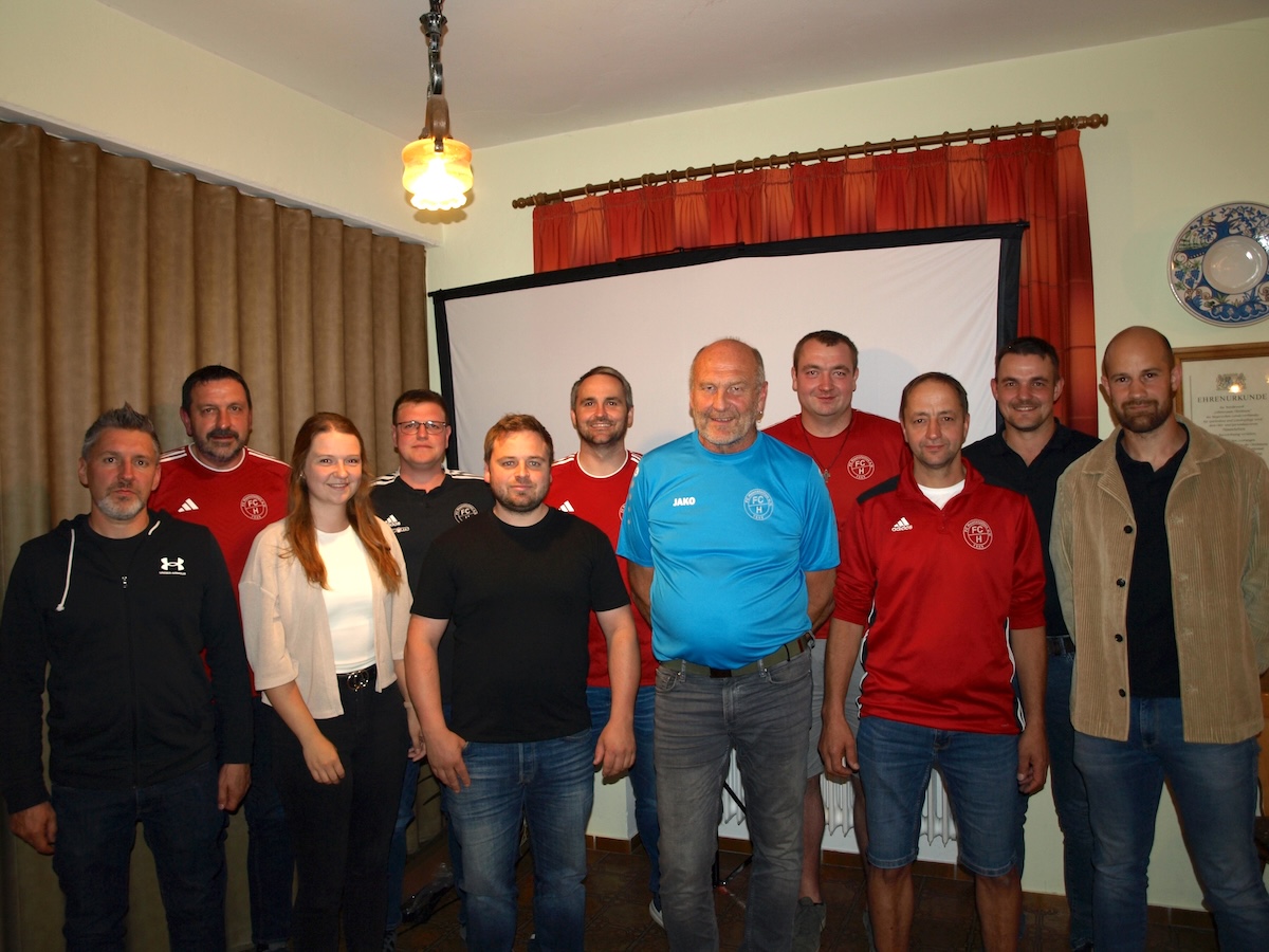 von links: Peter Fischer, Christian Herrler, Nadine Meyer, Manuel Beck, Johannes Schneider, Mathias Buchberger, Herbert Mittermeier, Maximilian Geyer, Roland Wittl , Andreas Luber, Andreas Kluy